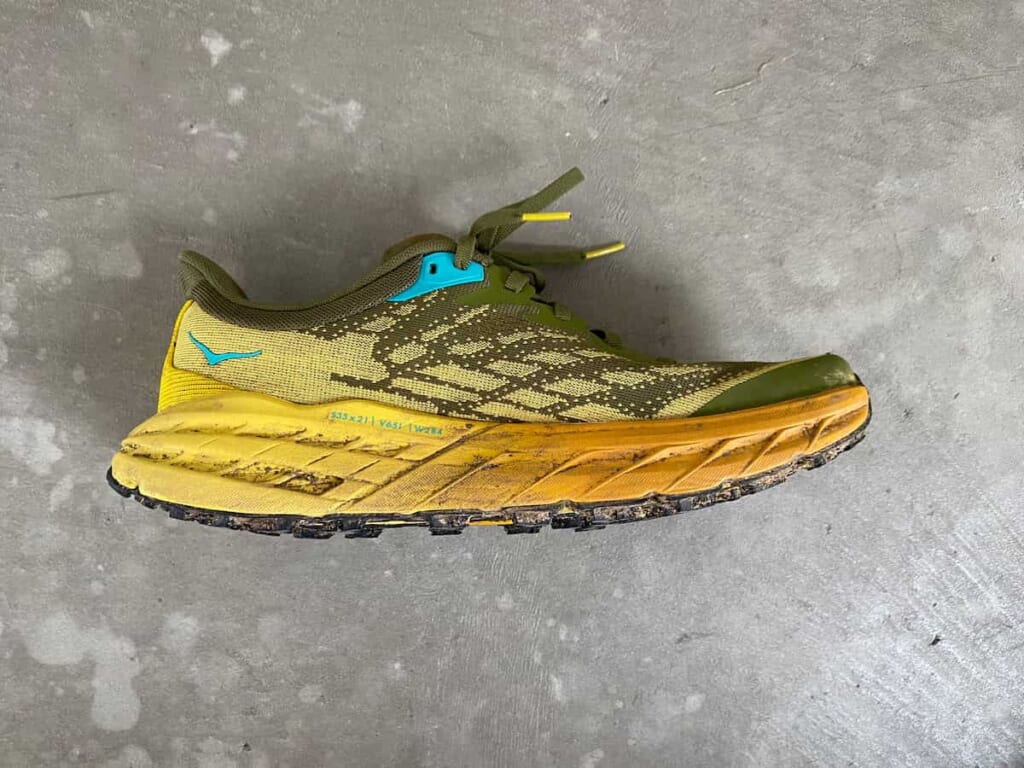 HOKAスピードゴート5の横からの画像。