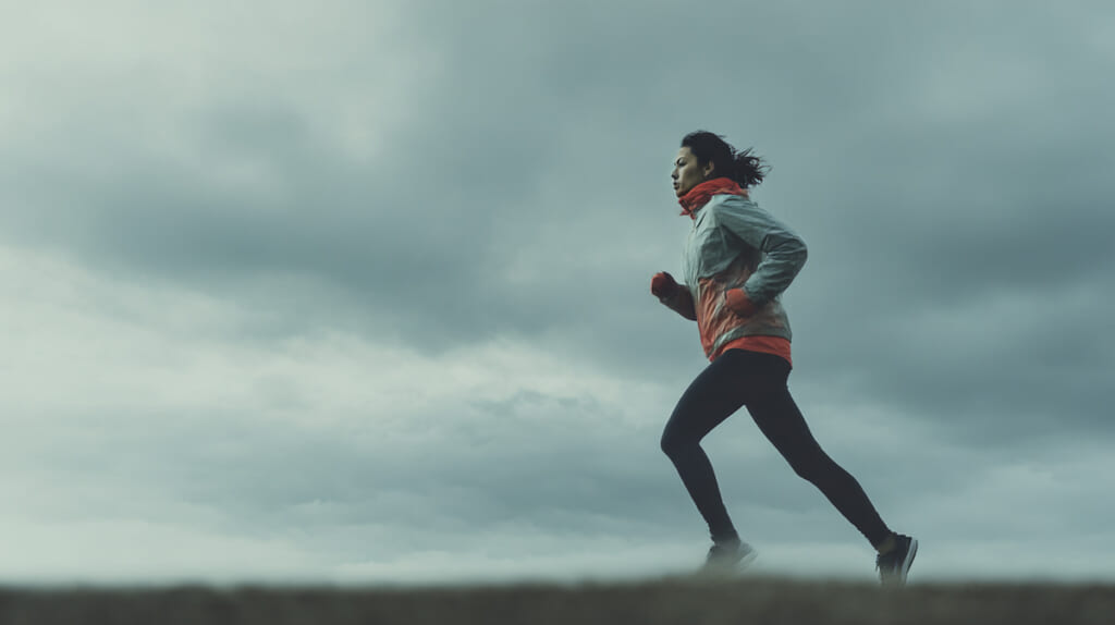 20km走で繰り返される着地衝撃を受けながら走る日本人ランナーの脚のイメージ