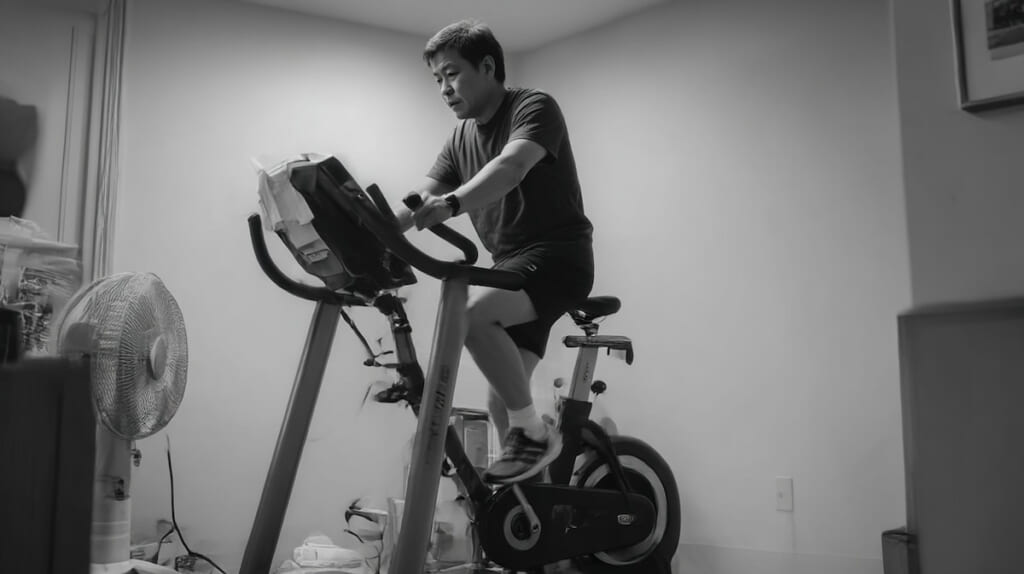 ランニングマシンと自転車を組み合わせたクロストレーニングのイメージ