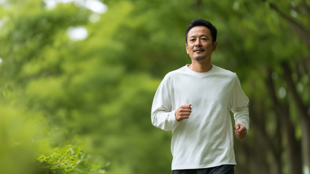 　- 会話できるペースで走る40代日本人ランナーのジョギング風景