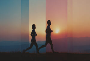 　朝焼けの公園で走る40代の日本人ランナーの姿