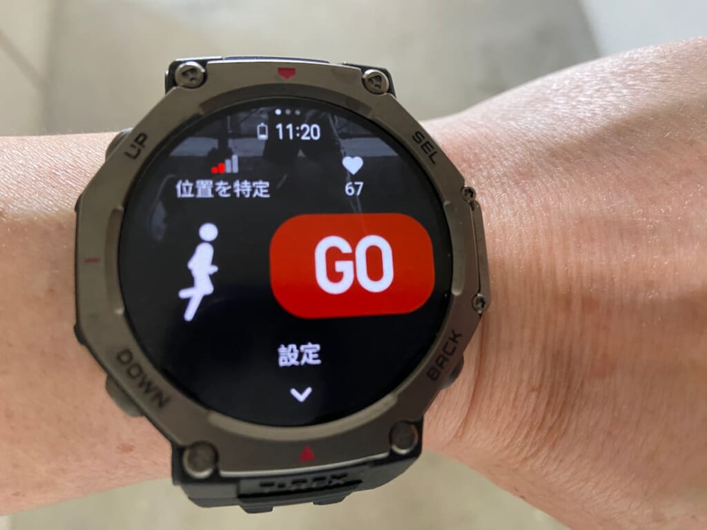 Amazfit T-Rex 3を腕につけた時の画像
