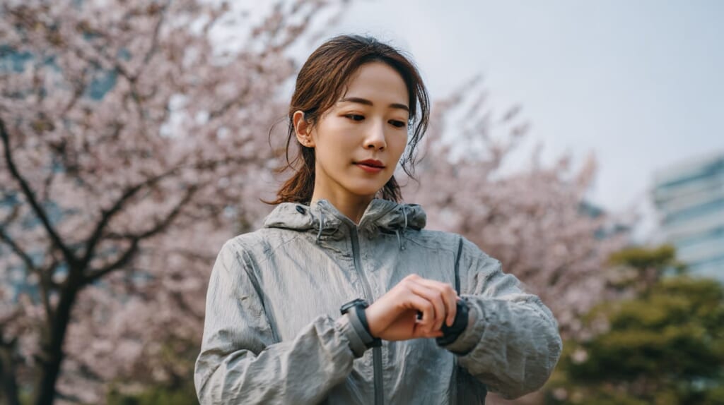 スマートウォッチで走る時間と歩く時間を管理する初心者ランナー